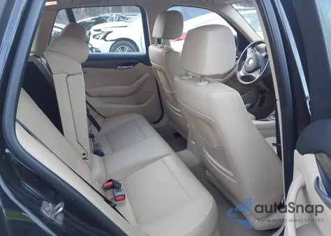 2013 BMW X1 xDrive28I z USA, uszkodzony, nr VIN WBAVL1C55DVR82768